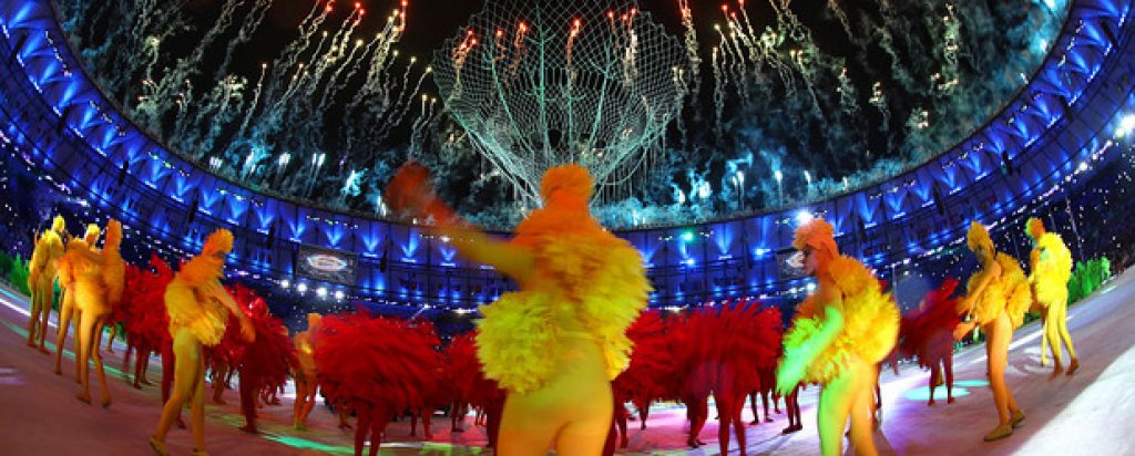 Олимпийският огън угасна след изкуствен дъжд на "Маракана"