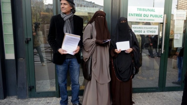 Той е човекът, който спасява радикалните мюсюлманки от солените глоби.