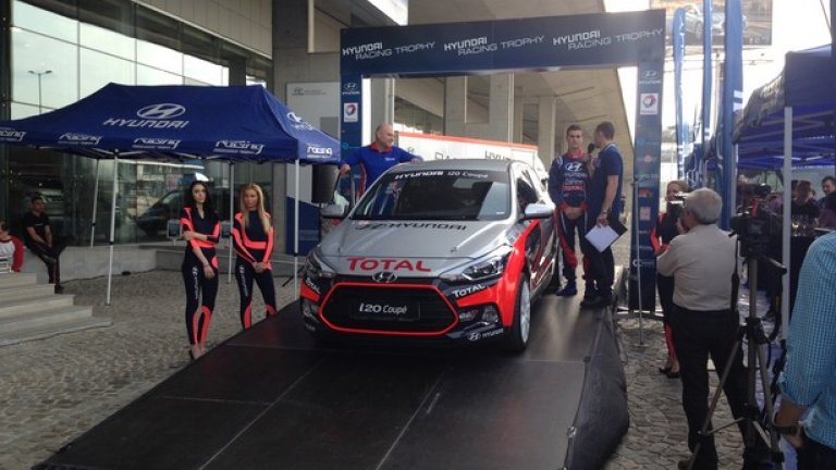 Hyundai Racing Trophy представи шест екипажа и нов автомобил на старта на сезон 2016