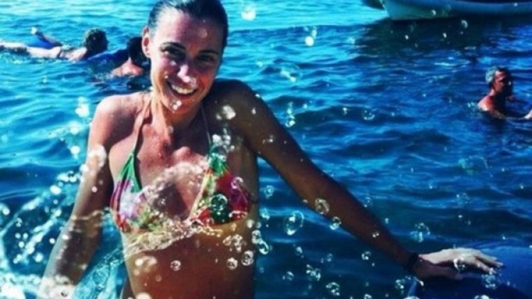 Пенета е родена в Бриндизи и започва да се занимава с тенис още 5-годишна. На 17 печели Ролан Гарос на двойки при момичетата, като си партнира с... Роберта Винчи.