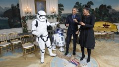 R2D2 и имперски щурмоваци в Белия дом