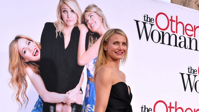 Филмът "Маската" обръща живота ѝ с главата надолу
През 1994 година филмът „Маската” преобръща живота ѝ. Тогава тя е на 21 и без никакъв опит в актьорската професия, затова и след като е удобрена за ролята започва да взима уроци.
За ролята си като салонна певица Диас е номинирана за няколко награди и получава определението „секс символ”, което я преследва до края на кариерата ѝ.