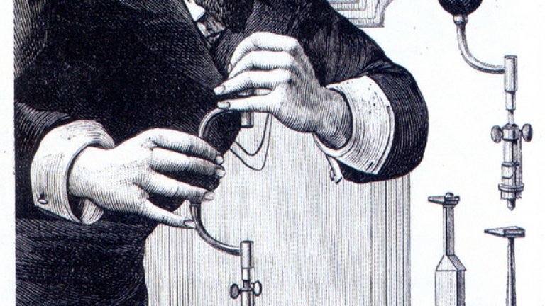 Трепанация 
 Една от първите хирургически интервенции (има сведения за нея от 10 000 г. пр. Хр.), познати на човечеството, е трепанацията – пробиване на черепа без анестезия. 
 Тази процедура започва преди всичко със спиритуално предназначение, отколкото научно такова, като е била извършвана за освобождаване от зли духове. 
 С течение на времето и развиването на медицината, извършването на процедурата е ставало с цел лекуване на трамви на главата и епилепсия, както и разместване на кости и високо кръвно налягане.
 Колкото и варварско да звучи, има доказателства, че мнозина пациенти са преживявали процедурата. Археологически данни свидетелстват за описания на лице, извършващо операцията, което съветва „ да не се натиска много, защото пациентите загубват всякаква емоция и стават безчувствени и неподвижни“.