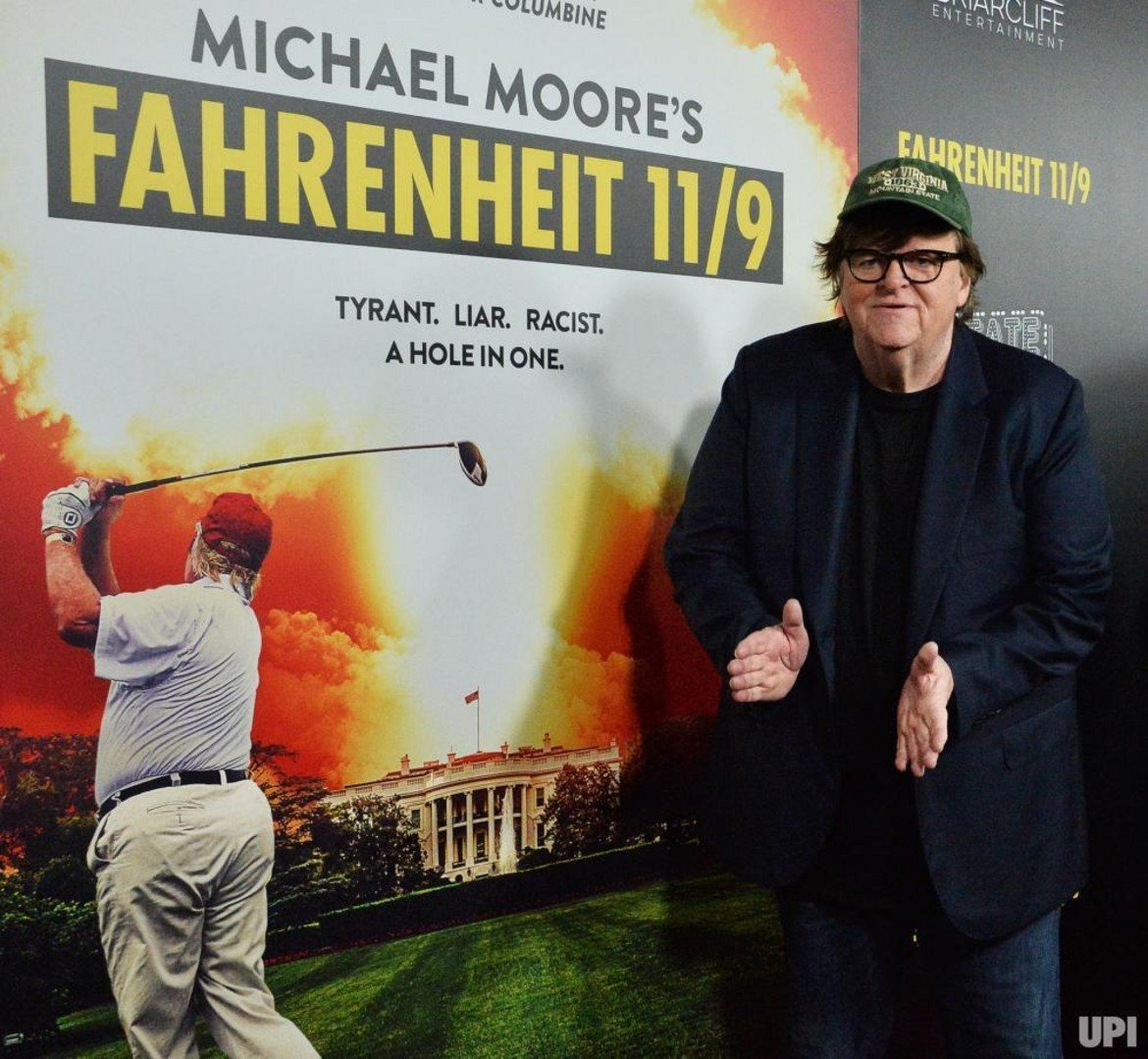 Fahrenheit 11/9 / "Фаренхайт 11/9" - 8 февруари
Един филм, който нашият Лебовски определено няма да ви препоръча. Ако все пак обаче сте фенове на Майкъл Мур или на острата и жестока критика срещу адимистрацията на президента Доналд Тръмп, това е филм за вас. Своеобразно продължение на "Фаренхайт 9/11" и тук под прицела на Мур са обитателите на Белия дом. И двата филма според режисьора изобразяват едни от най-черните дати в историята на САЩ - 11 септември и терористичните нападения и 9 ноември - изборът на Тръмп за президент. 