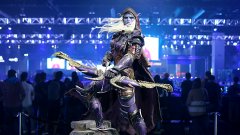 Бъдещето на гейминг гиганта, радвал се десетилетия наред на успешни франчайзи и верни фенове, определено не изглежда розово с оглед на разследванията. (на снимката: статуя на Силванас Уайлдрънър - един от персонажите в Warcraft и World of Warcraft)