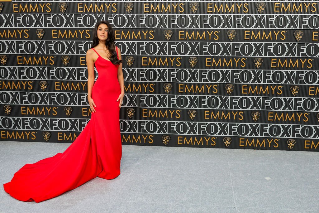 Камила МоронеМоделът избра рокля на Versace, която е едновременно стилна, класическа, но и много секси. И без съмнение беше сред наистина най-добре облечените дами на вечерта.