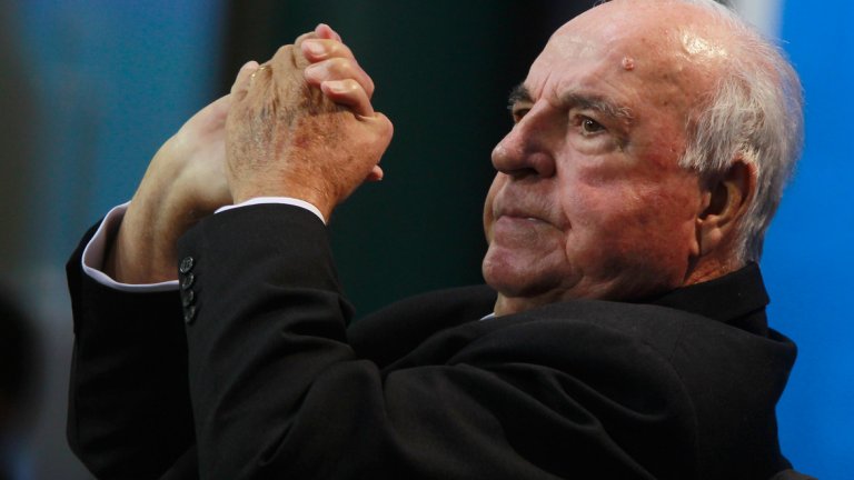 Семейни и политически конфликти помрачиха погребението на Хелмут Кол