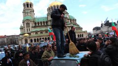 Българският избирател не обича (или не умее) да избира. Той предпочита да наказва