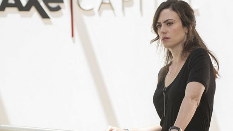 Ключовият персонаж е Уенди Роудс (в ролята - Маги Сиф от Mad Men, Sons of Anarchy), съпругата на прокурора Чък Роудс, която работи от 15 години като психотерапевт в компанията на Акс