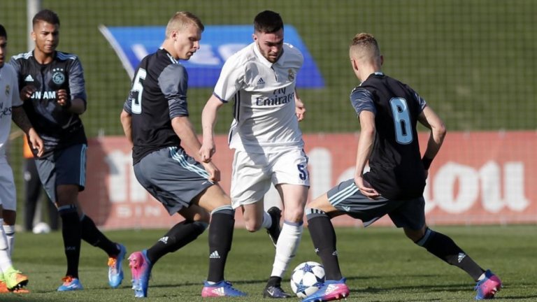 Ману Ернандо, 18 г.
През юли ще навърши 19 и се очаква от следващия сезон да заиграе в Кастия. Висок 1,81 м, централният защитник е сравняван с Начо, като сред добрите му качества се изтъкват бързината и способността за пласиране.