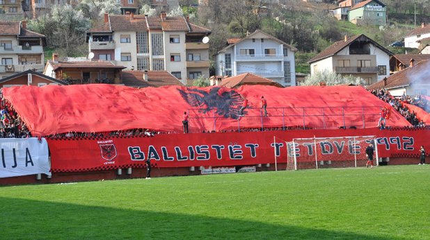 Агитката не пропуска да демонстрира своята любов към Албания