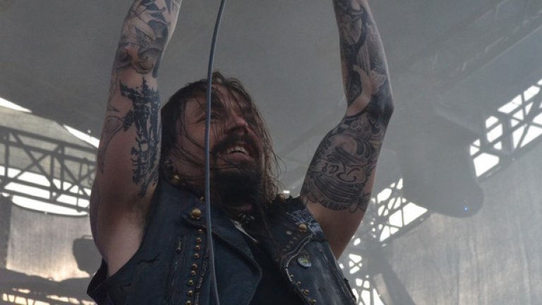 Българската публика видя "Аморфис" на живо в състав: Томи Ютсен - вокал, Еса Холопайнен - китара, Томи Койвусаари - китара, Сантери Каллио - кийборд, Никлас Етелавуори - бас и Ян Рехбергер - барабани