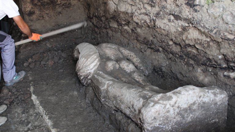 Откриха нова голяма статуя в Хераклея Синтика (снимки + видео)