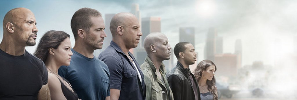 1. "Бързи и яростни 7"В реалността обаче  "Бързи и яростни 7" е съвършен пример за анти-кино. Грандиозен апотеоз на всичко онова, което е сбъркано днес с комерсиалните филми. 
Скъпи, но скучни екшън сцени и локации, пешеходна режисура, бездарен диалог, абсурдно стерилна актьорска игра, сапунена мелодрама и Вин Диезл. "Бързи и яростни 7" е опустошително лош филм с напълно незаслужена положителна репутация.