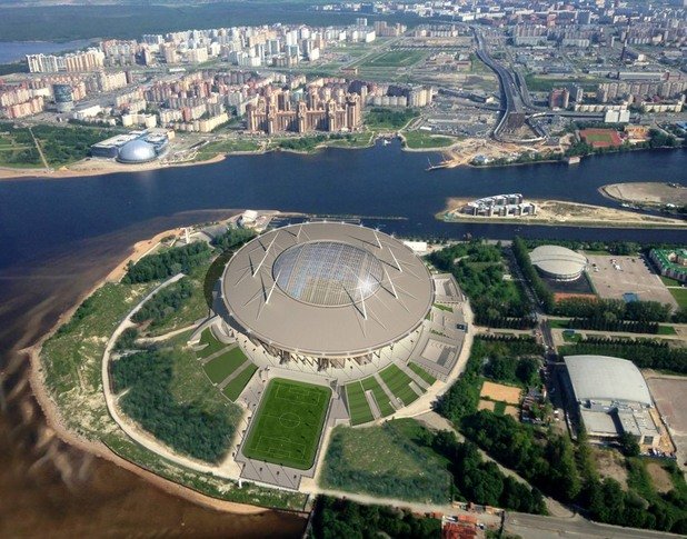 Това чудо на архитектурата, кацнало на остров Крестовский в река Нева, ще бъде стадион "Зенит" или "Газпром Арена" от 2016-а. Струва 1 милиард долара и е проектирано от японци.
