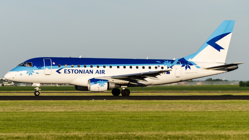 estonian_air_embraer_erj_170lr_by_sliverfoxnl-d5bn89o