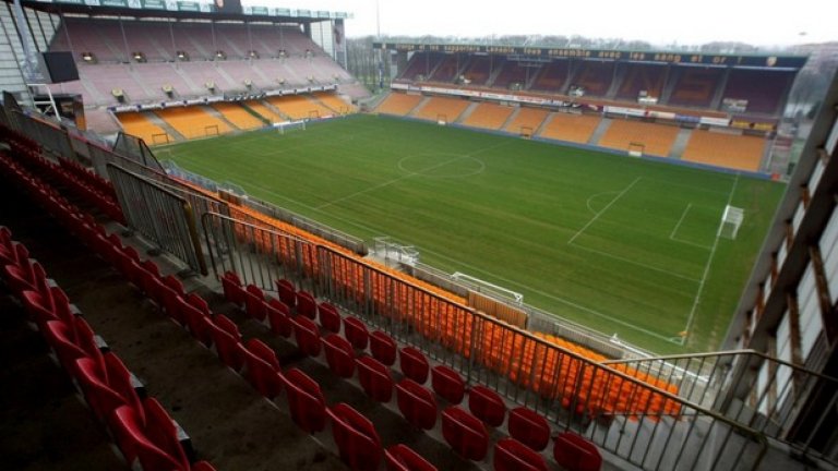 „Феликс Боларт" в Ланс е с капацитет 38 223 места. В групите там ще играят Албания – Швейцария (11 юни), Англия – Уерс (16 юни) и Чехия – Турция (21 юни).