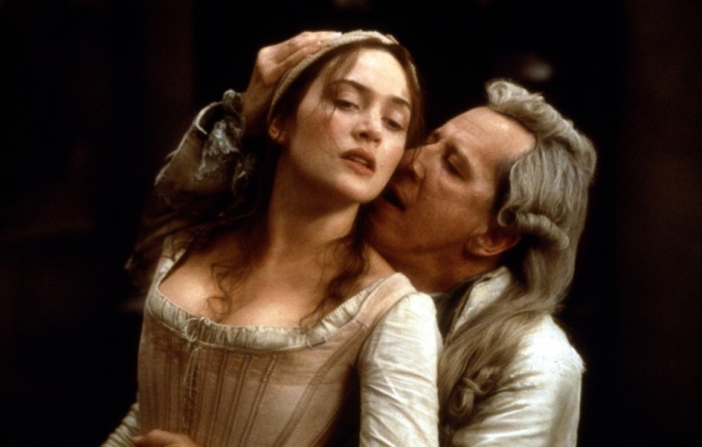 17. “Quills”  
(2000) 
Лесно можеш да се прехласнеш по “Quills”, защото в него Хоакин Феникс е млад и доста секси свещеник. Но въпреки това на нас, а и на Маделин (Кейт уинслет) повече ни допадна Джофри Ръш в ролята си на Маркиз дьо Сад. 