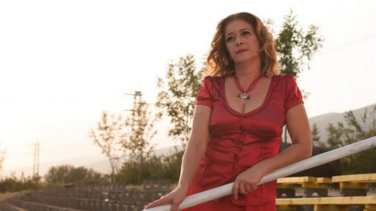 "Пътуващо кино"
Това е най-новият филм на режисьора Илия Костов. В него той събира на едно място проблемите на съвременното общество и културата му. Историята се развива около млад кинорежисьор, трима кинаджии и един стар кемпер. По инициатива на режисьора, завърнал се съвсем скоро от Америка, всички заедно предприемат авантюристично пътуване, което ще им помогне да започнат живота си начисто.
Във филма Катерина Евро, Любен Чаталов и Юри Ангелов си партнират с младия актьор Кристиан Макаров.