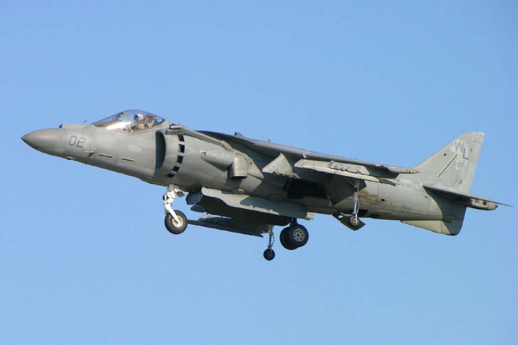 United_States_Marine_Corps_AV-8B_Harrier_II_hovering