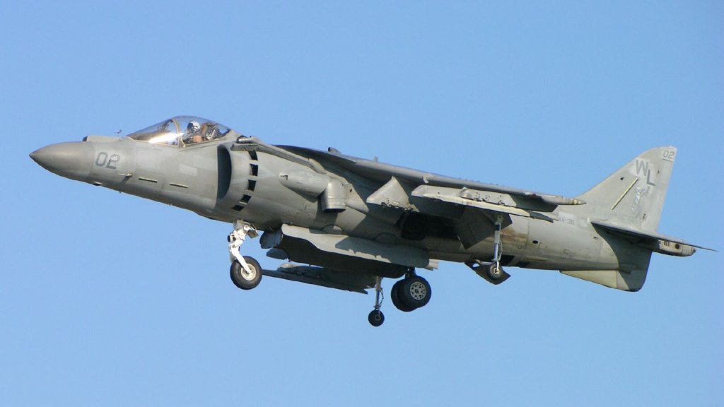United_States_Marine_Corps_AV-8B_Harrier_II_hovering