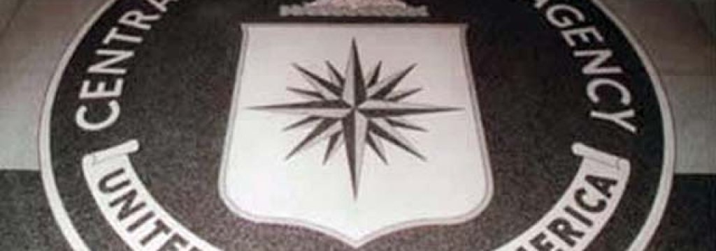 9. ЦРУ – глава на белоглав орел – един от символите на САЩ, щит, който символизира закрилата, и компас в роза с 16 шипа, сочещи във всички страни – знак, който показва глобалното разпространение на агентите.