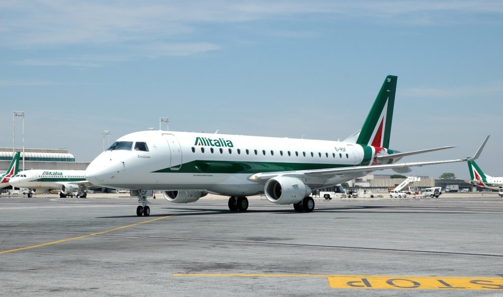 Alitalia-Embraer-E-175