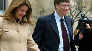 "Не вярваме, че повече може да израснем като двойка в новия етап от живота ни", пишат семейство Гейтс в Twitter