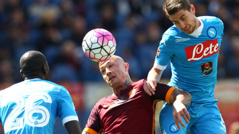 Раджа Наинголан (Рома) - 70 хил. паунда
Полузащитник със забележителни качества и не толкова забележителна заплата. На няколко пъти бе близо до трансфер в Англия и ако най-накрая се осъществи, ще се докосне до големите пари във Висшата лига. Белгийският национал е сред лидерите на Рома с най-ниска заплата.