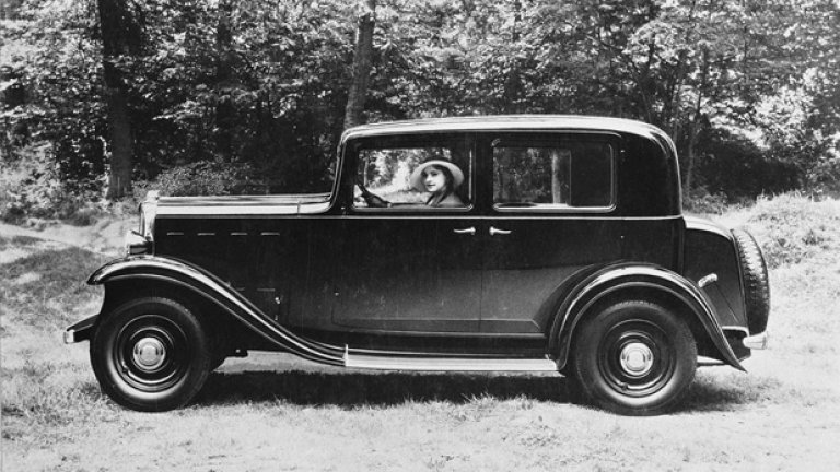 Около 1932, Андре Ситроен, която автомобилна компания към този момент е затънала в дългове, успява да сключи договор с известни британски инженер Хари Рикардо. Задачата му е да създаде дизелови версии на повечето модели на Citroen, като цел №1 е предшественикът на легендата Traction Avant – Rosalie. Прототипите на автомобила са повече от обещаващи, но Рикардо се появява твърде късно. През 1934 Citroen поема пътя към банкрута, а основният акционер в компанията – Michelin, решава да прекрати проекта Rosalie.
(Снимка: PSA Peugeot Citro