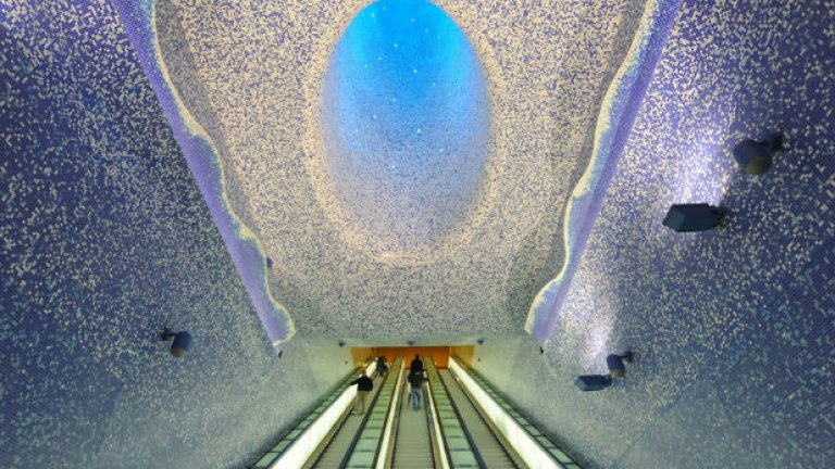 Последната открита спирка на метрото в Неапол - "Толедо" поразява с крастотата си
