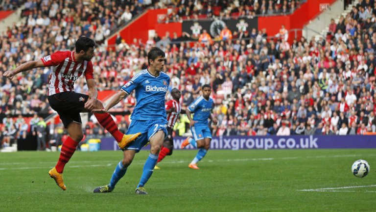 Пеле бележи втория си гол в мача, общо шести за сезона. Нападателят вече е викан и в италианския национален тим.