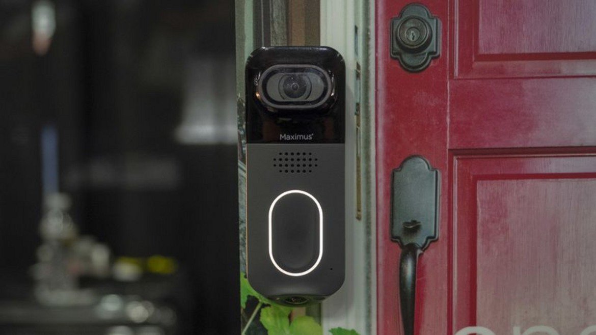 Maximus Answer DualCam 

Maximus Answer DualCam e смарт-звънец за входната врата, който разполага с две 1080p HDR камери за видеонаблюдение със следене на движението - едната гледа напред, а другата следи пакетите, които доставят у вас, а вие можете да ги гледате на телефона си в реално време през приложението Kuna. Устройството ще се появи през второто тримесечие на 2019 г. срещу 199 долара. 
