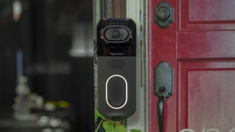 Maximus Answer DualCam 
Maximus Answer DualCam e смарт-звънец за входната врата, който разполага с две 1080p HDR камери за видеонаблюдение със следене на движението - едната гледа напред, а другата следи пакетите, които доставят у вас, а вие можете да ги гледате на телефона си в реално време през приложението Kuna. Устройството ще се появи през второто тримесечие на 2019 г. срещу 199 долара.