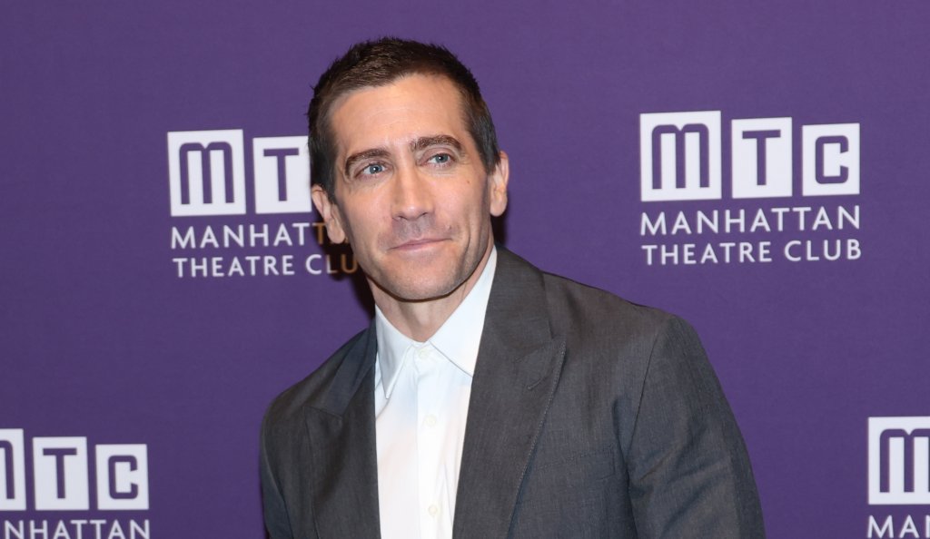 Джейк Джиленхол 
Вторият актьор в любовния живот на Тейлър Суифт е Джейк Джиленхол. Двамата се срещат от октомври 2010 г. до февруари 2011 г., а връзката им вдъхновява песните We Are Never Ever Getting Back Together и All Too Well.