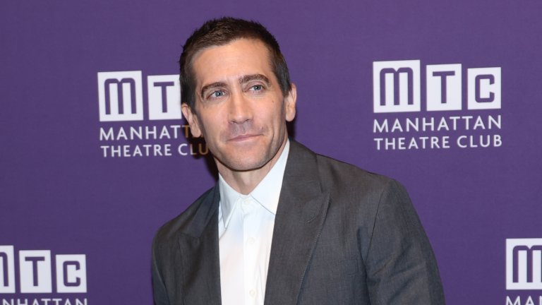 Джейк Джиленхол 
Вторият актьор в любовния живот на Тейлър Суифт е Джейк Джиленхол. Двамата се срещат от октомври 2010 г. до февруари 2011 г., а връзката им вдъхновява песните We Are Never Ever Getting Back Together и All Too Well.