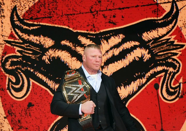 Леснар с титлата на WWE, която "печели" и след връщането си в компанията.