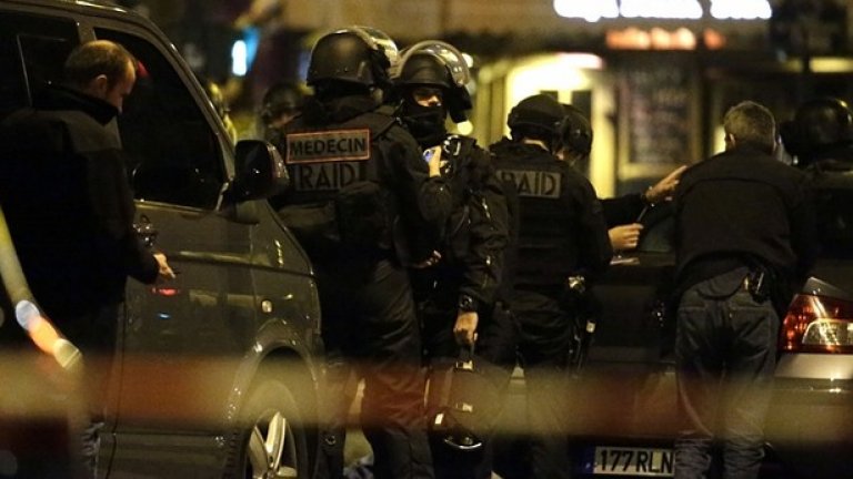 Със ситуацията са запознати и футболистите, а полицията им съобщава, че не може да гарантира безопасността на автобусите им.