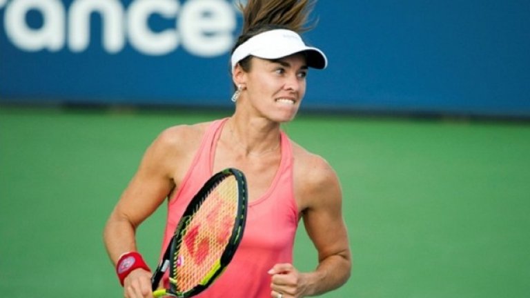 Мартина Хингис
Мартина на два пъти слага край на кариерата си и два пъти се връща на корта. И в двата случая ставаше въпрос за скандали, свързани с употреба на допинг. Заради следи от кокаин в пробите й ITF я наказа за 2 години в началото на 2008.