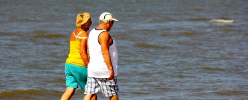 1. Имате/имали сте активни родители
"И двамата ми родители бяха страхотни модели за подражание по отнишение на здравословния начин на живот и активността", казва 25-годишният Джонатан Левит, маратонец от Бостън, който работи в компания за здравен анализ. Не е изненадващо при такива родители, че Левит цени високо упражненията.
Според изследване, децата в предучилищната, чиито родители са ги подкрепяли силно в даден спорт, са шест пъти по-склонни да проявяват физическа активност. 
В ранна детска възраст семейството се оказва много важен фактор що се отнася до движението на децата, твърди и Винсент Гранито, професор по психология и треньор по женски баскетбол в Охайо. В колежа той се е занимавал с футбол, а майка му е била инструктор по фитнес.