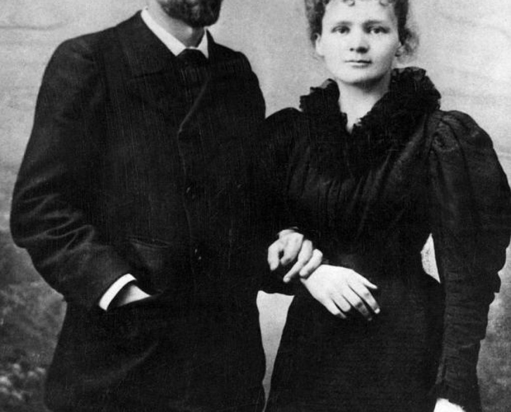 Pierre_Curie_et_Marie_Sklodowska_Curie_1895