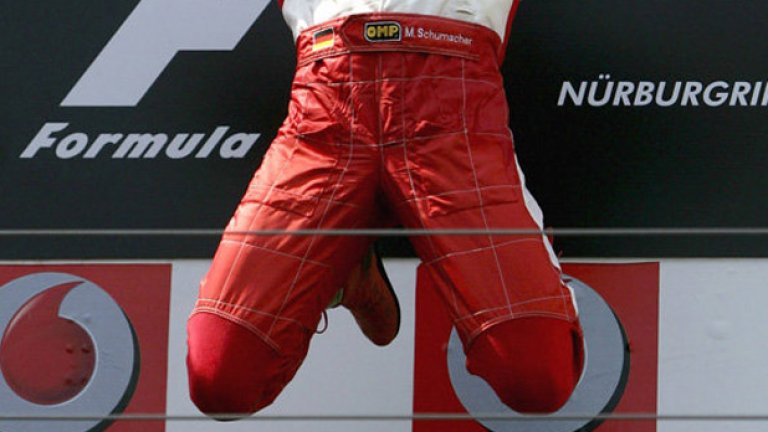 ... Да не забравяме сънародника му Михаел Шумахер, който доминираше смазващо в спорта допреди няколко години.