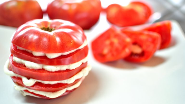 Розовият домат няма нужда от обработка или много овкусяване