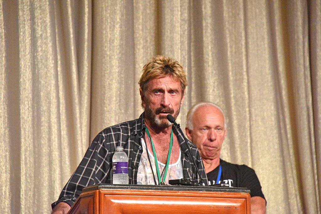 John_McAfee_Def_Con_(14902350795)