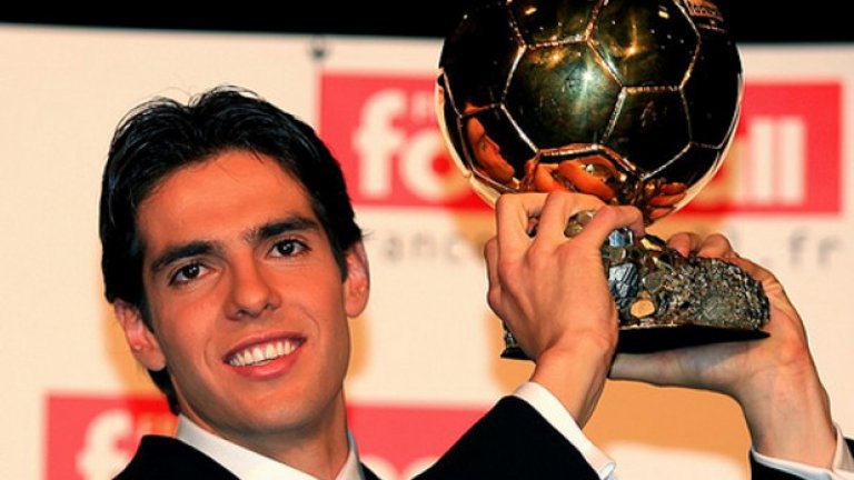 Кака е един малкото представители на елитна група футболисти, печелили "Златната топка" (2007 г.), купата от Световното първенство (2002 г.) и трофея от Шампионската лига (2007 г.).

