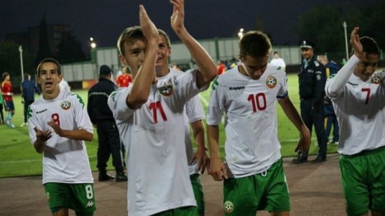 Чавдар Ивайлов (с номер 11) от Литекс отбеляза от фаул гола за престижната победа