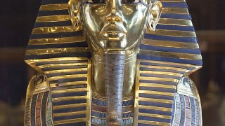 819px-CairoEgMuseumTaaMaskMostlyPhotographed