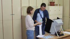 В 7.00 часа стартираха предсрочните парламентарни избори, които трябва да приключат в 20 часа