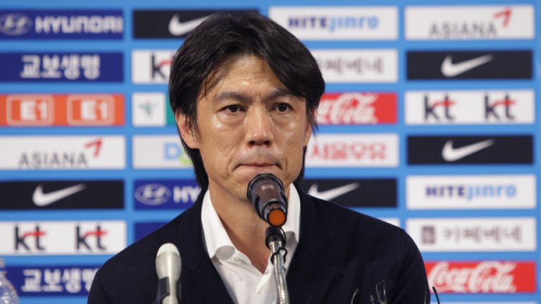 7. Хо Мюн Бо
"Винаги ги оставяй да искат още", гласи една известна максима. Трикът, обаче, е да се измъкнеш когато си на върха и знаеш, че по-големи успехи няма да дойдат.
Така направи и Хо Мюн Бо - може би най-добрият азиатски футболист в историята. Той изведе Южна Корея до историческия полуфинал срещу Бразилия на Мондиала през 2002-ра година, като след четвъртото място, той се отказа от активната си кариера на 33-годишна възраст. Това постижение е най-доброто в историята на азиатския футбол