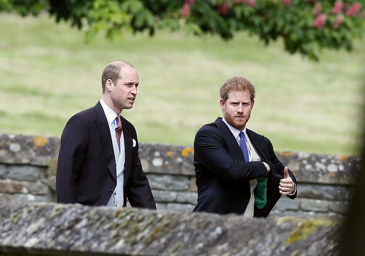 Принц Хари също беше гост на церемонията, но без гаджето си
